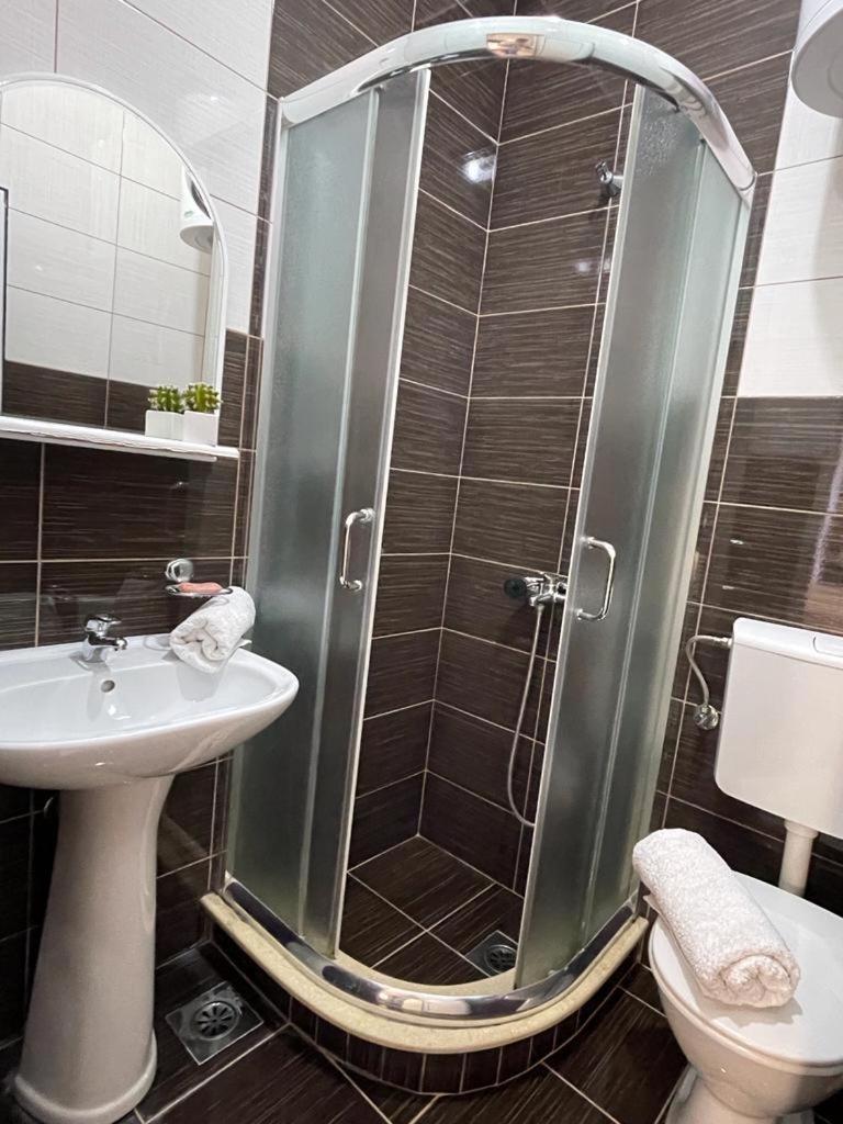 Md Apartments ウルツィニ エクステリア 写真