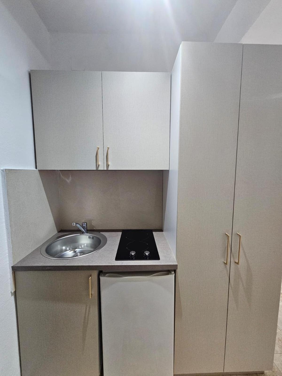 Md Apartments ウルツィニ エクステリア 写真